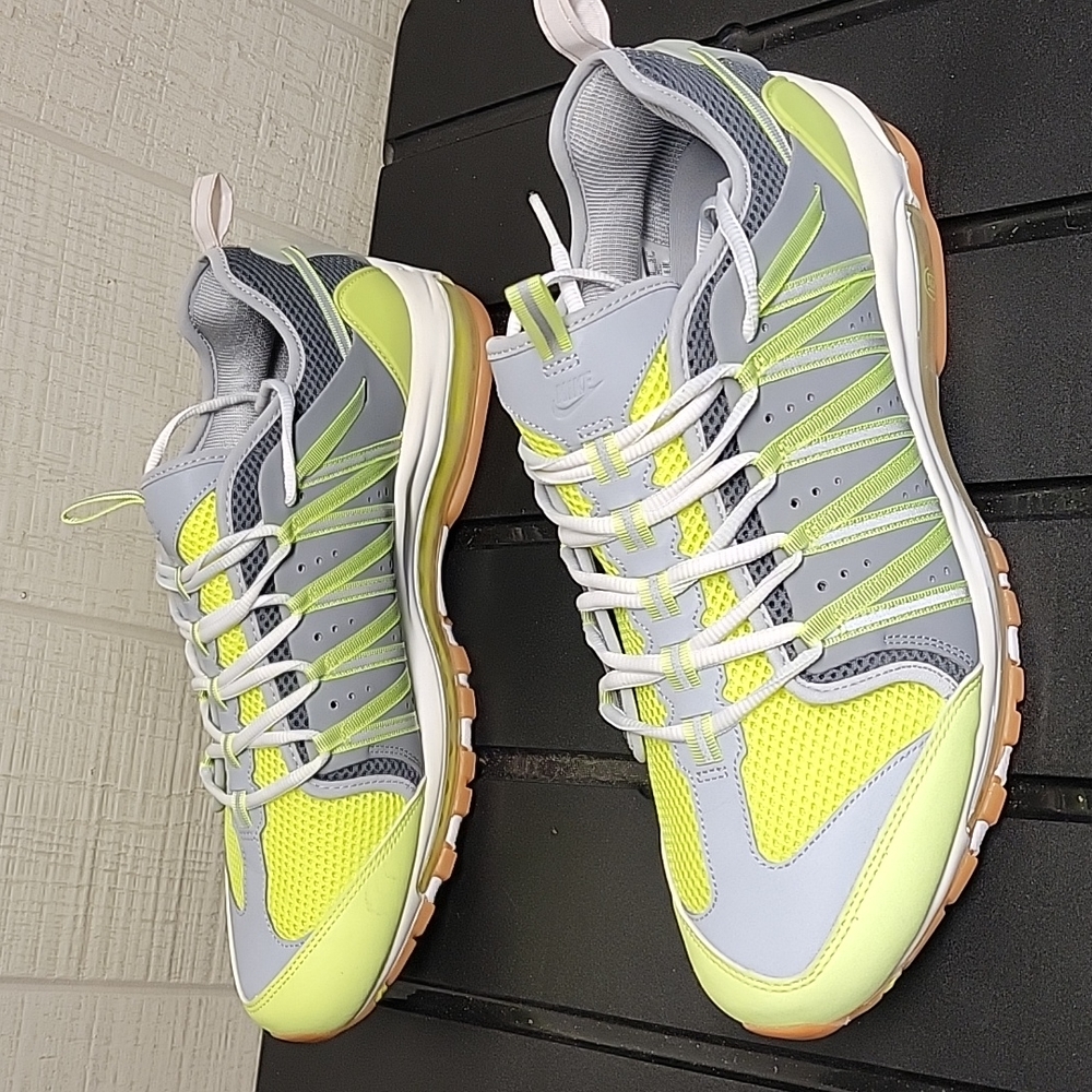 Nike - Picture 2 of 6